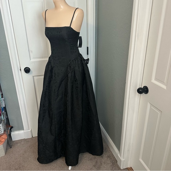 LULU’S GORGEOUS EXTRAVAGANCE FLORAL JACQUARD MAXI DRESS - Picture 9 of 14